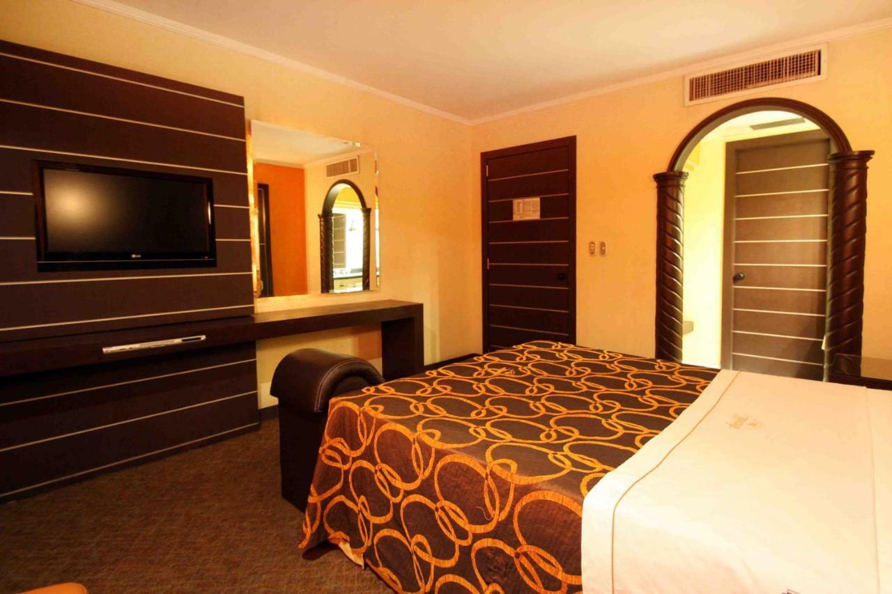 Motel Mirage Гвадалахара Екстер'єр фото
