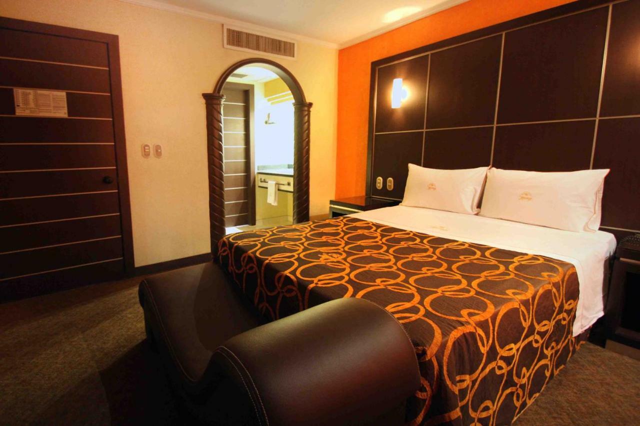 Motel Mirage Гвадалахара Екстер'єр фото